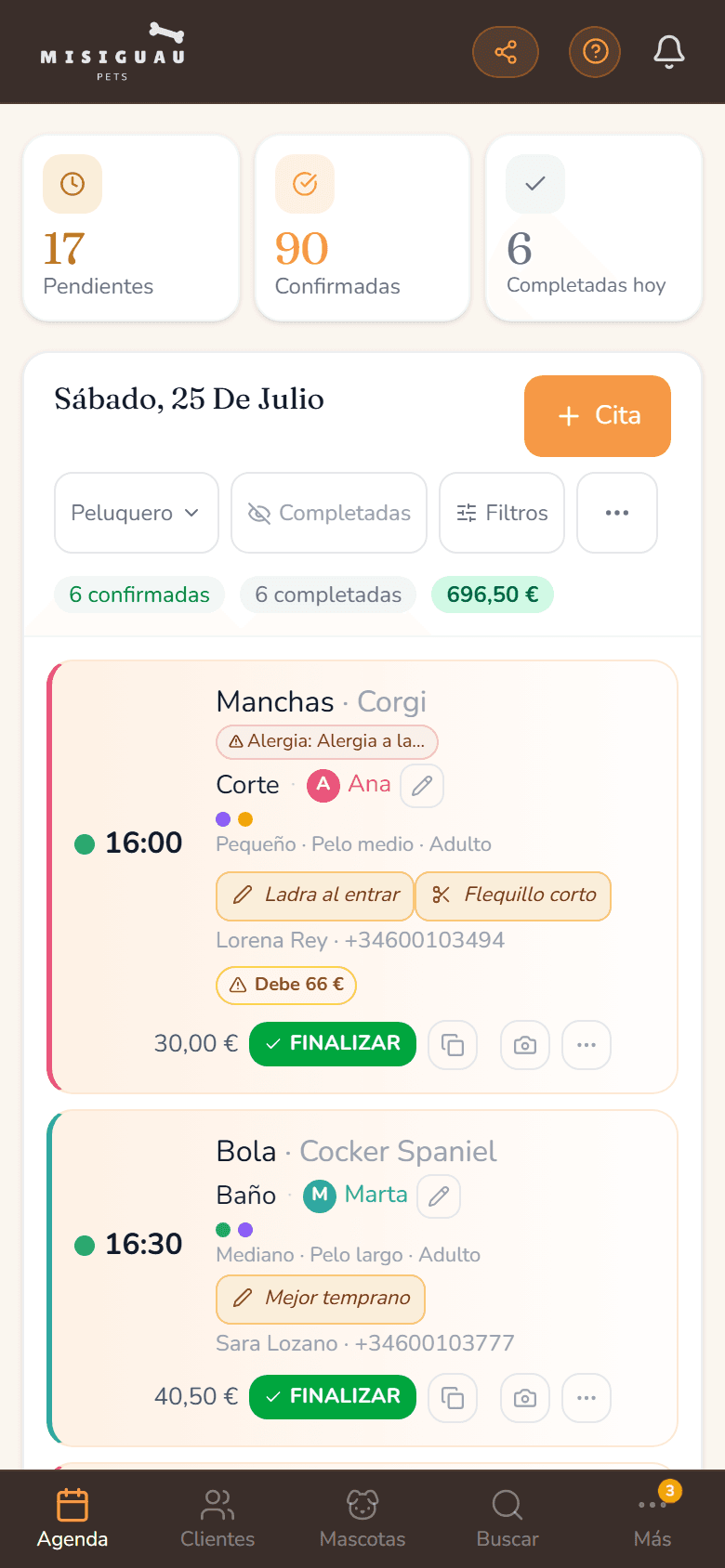 La misma agenda vista desde el móvil, con las citas del día y el total de pendientes, confirmadas y completadas.